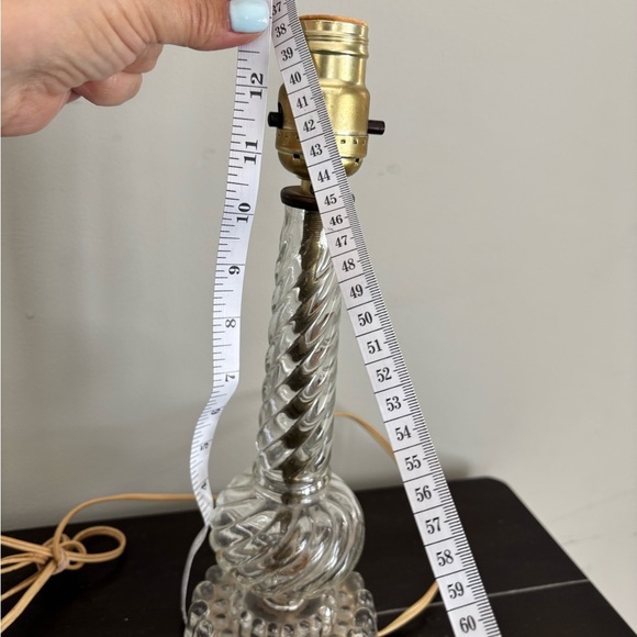 Elegant Vintage Brass and Swirl Clear Glass Table Lamp - Picture 2 of 8